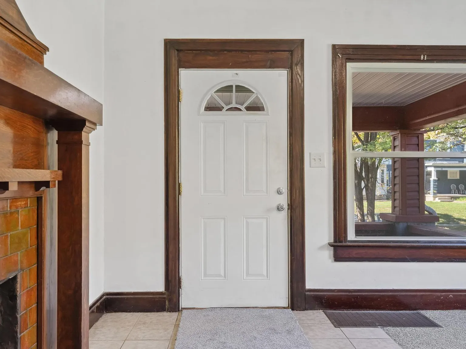3 Bedroom Home For Rent — Photo 2