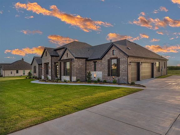 2nd image of 2108 Charters Cir