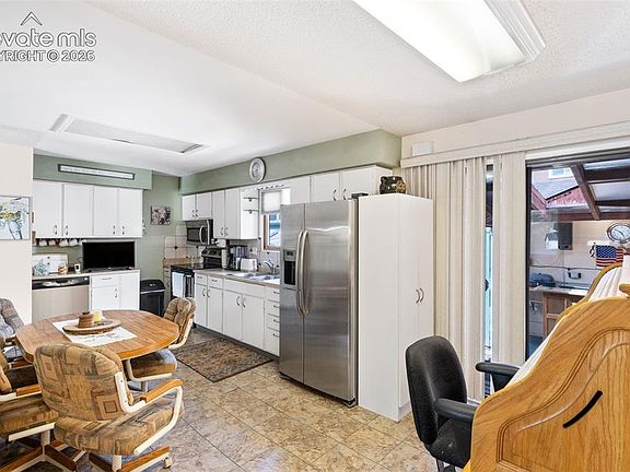 4th image of 2346 Laramie Dr