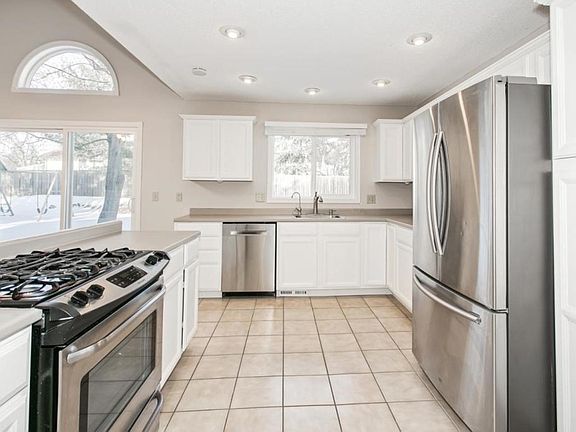 4th image of 864 Westview Dr