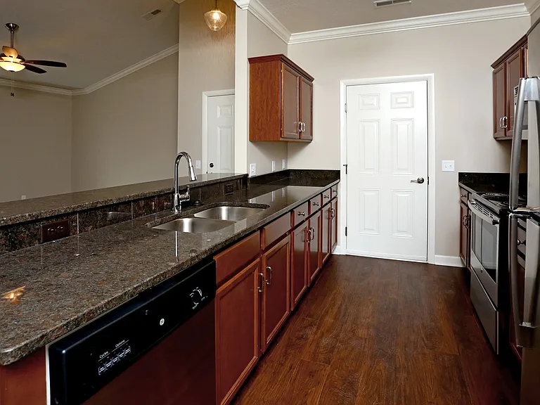 Reserve at Green Luxury Apartments — Photo 13