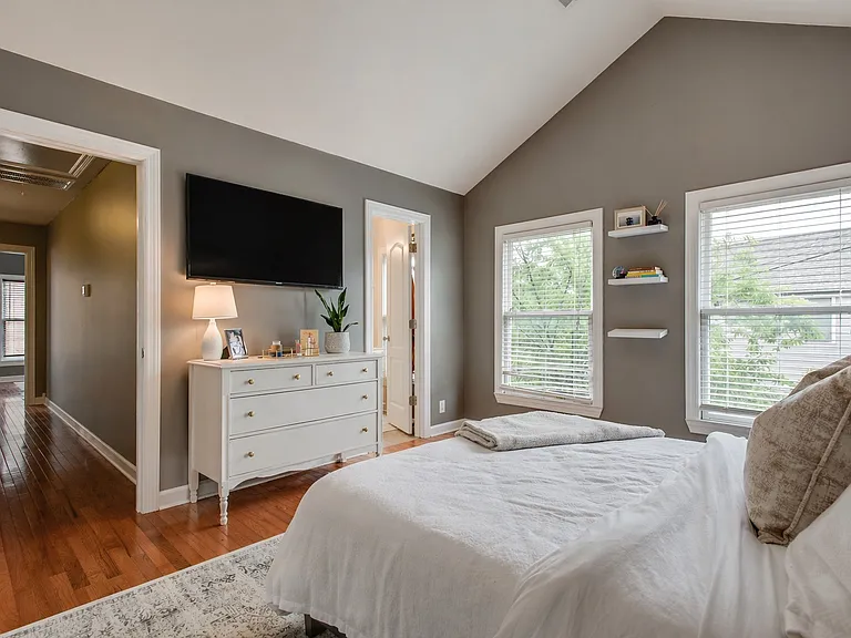 415 Van Buren St — Photo 23