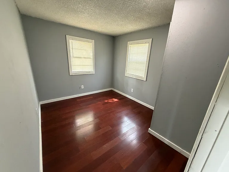4711 Mitchell Dr — Photo 6