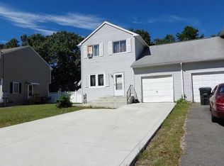 106 Glenmore St, Springfield, MA 01129