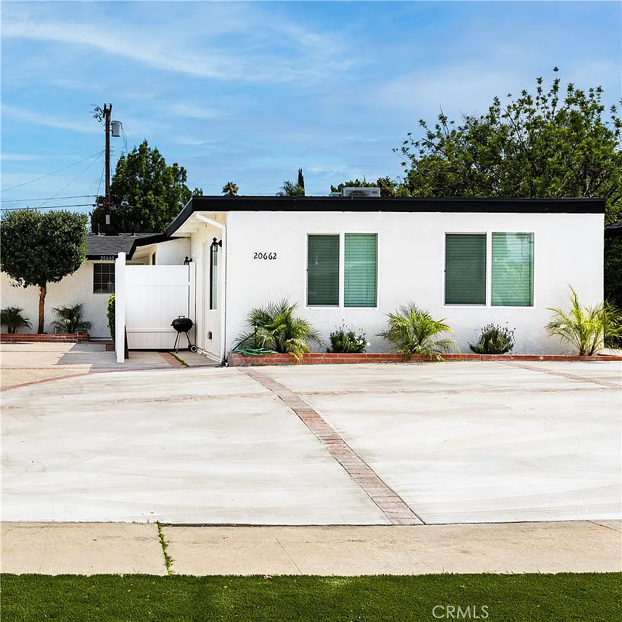 1 bed, 420 sqft, $2,300 — Photo 2