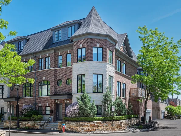 69 Lobo Mews, Toronto, ON M8Z 0B2