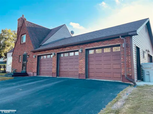419 5th Ave NW, Chisholm, MN 55719