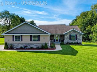 10152 Oakhill Rd, Holly, MI 48442