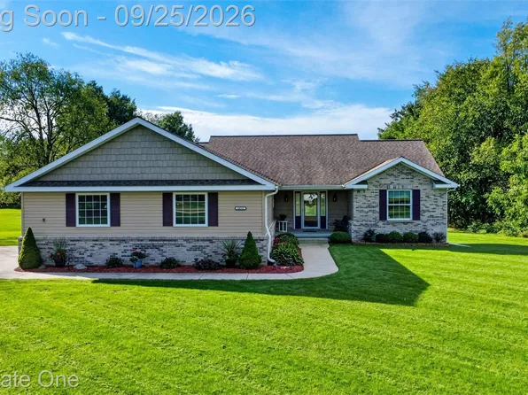 10152 Oakhill Rd, Holly, MI 48442