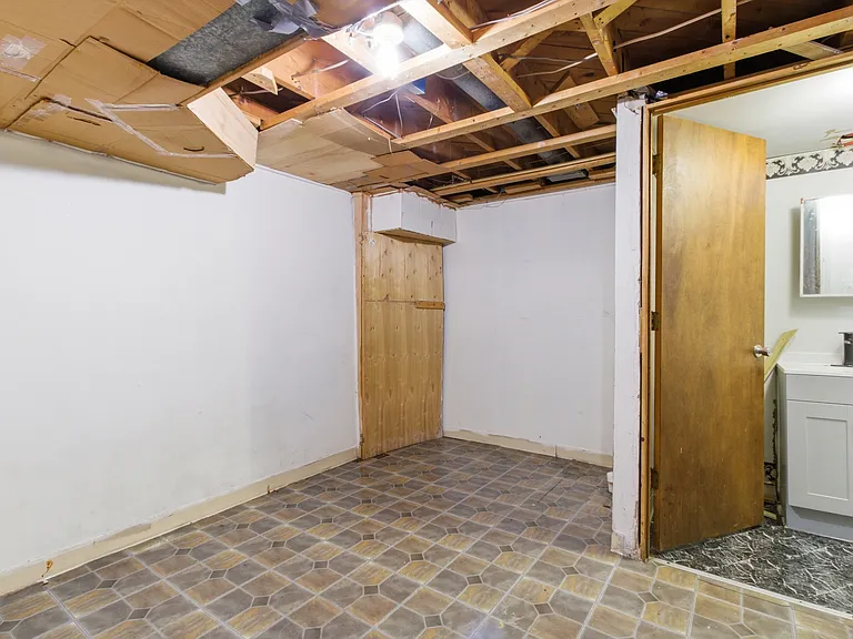 7044 Hudson Ave — Photo 12