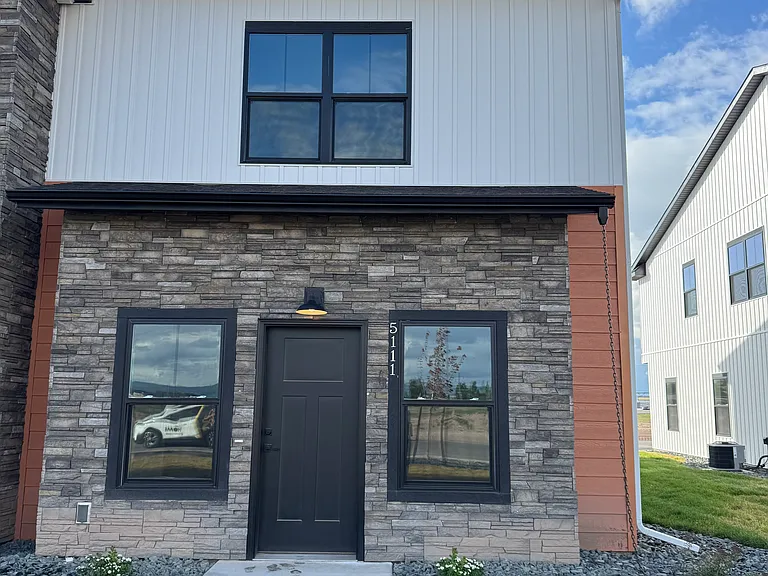 5111 N Beach Dr — Photo 1