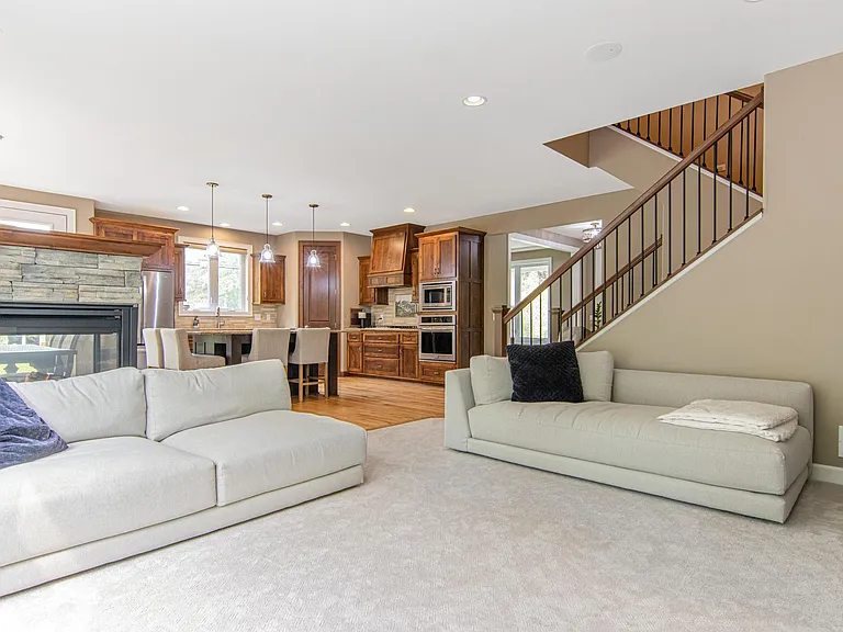225 Paisley Ln — Photo 13