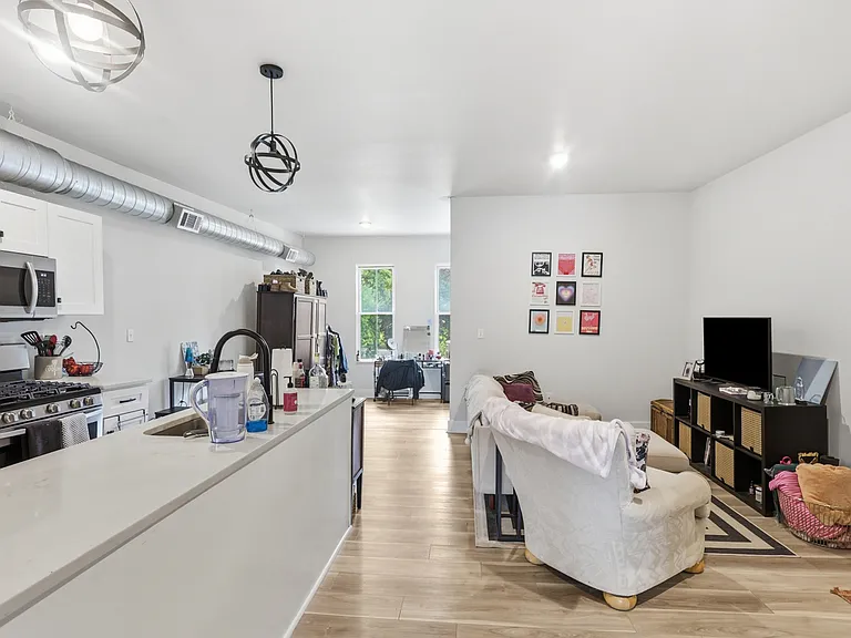 4745 Butler St #3 — Photo 8