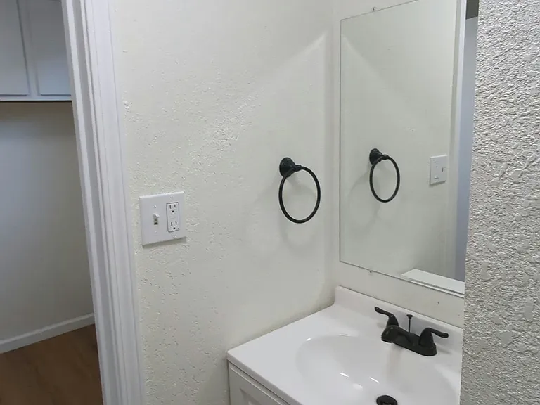4119 S Benton Ave — Photo 53