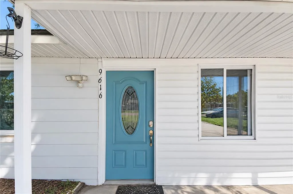 2 bed, 1.0 bath, 972 sqft, $2,000 — Photo 3