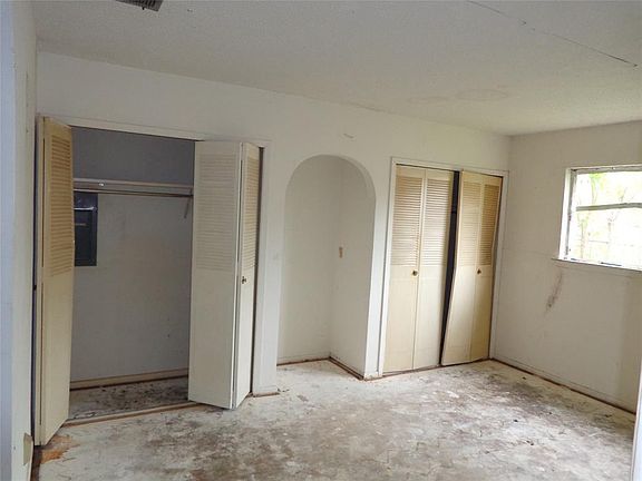 4th image of 2015 Knollwood Ln