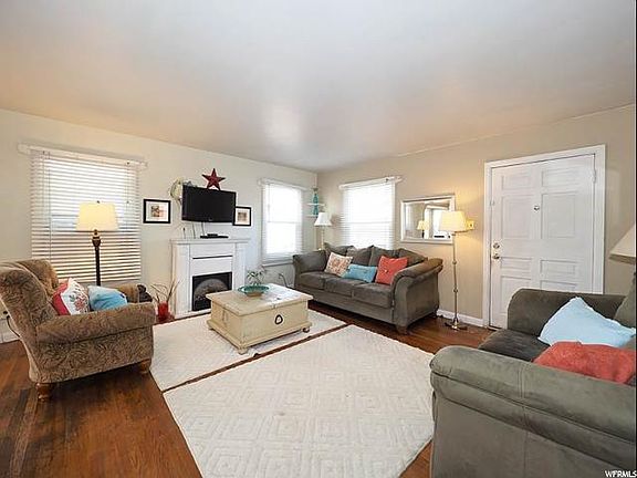 4th image of 460 E Redondo Ave