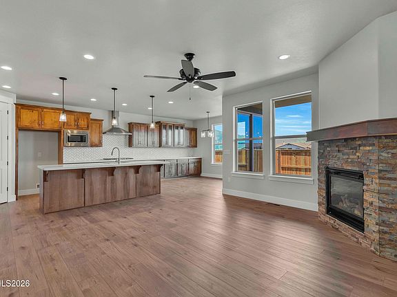 2nd image of 986 La Strata Dr