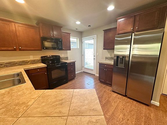 3rd image of 3968 SE Lone Oak St