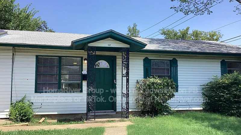 102 Travis Dr