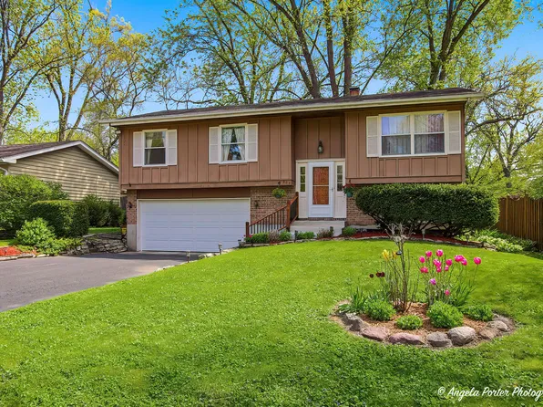 305 Woodbine Ave, Island Lake, IL 60042