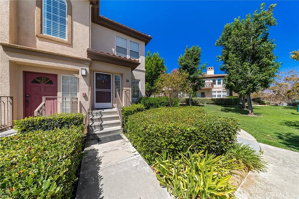 3 bed, 1141 sqft, $4,500 — Photo 1