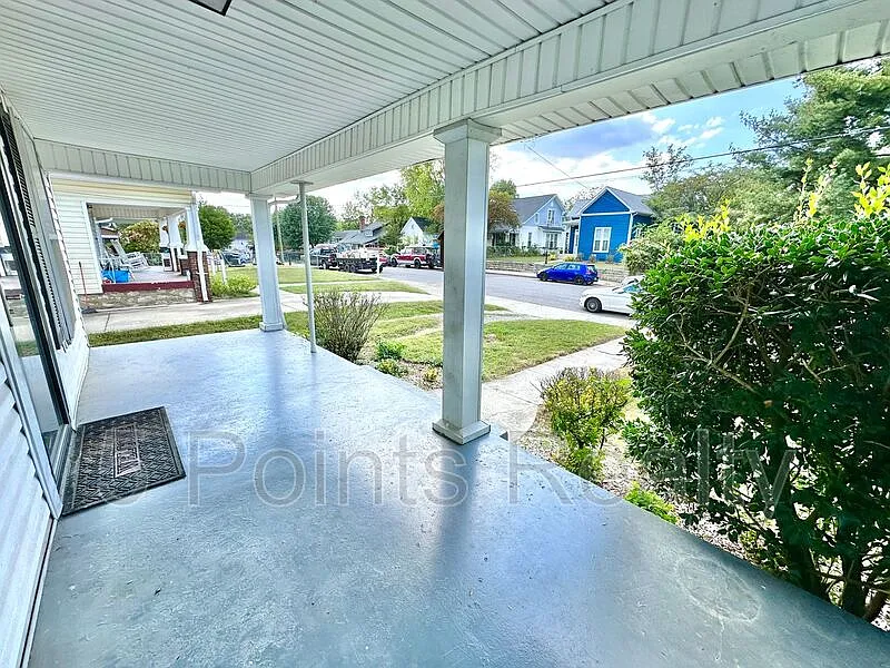 2 bed, 1.0 bath, 1189 sqft, $2,200 — Photo 4