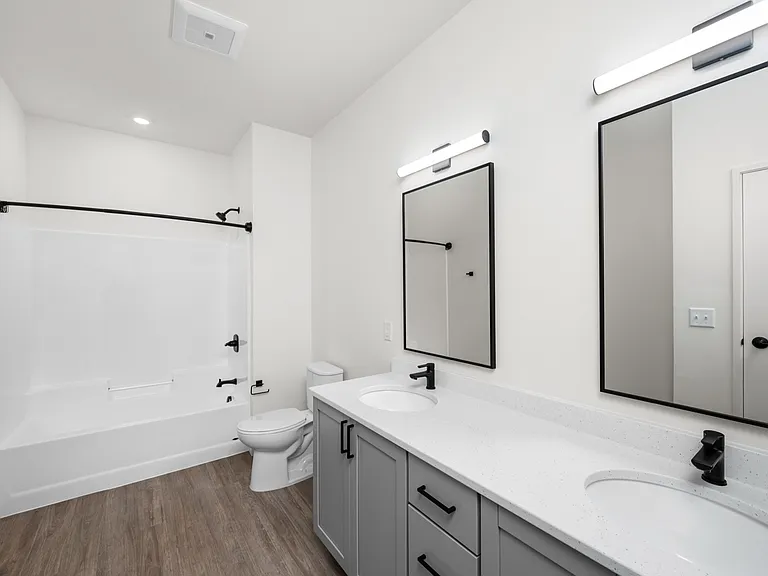 10. Franklin 3.2 - Bathroom2_Reverse1 10. Franklin 3.2 - Bathroom2_Reverse1