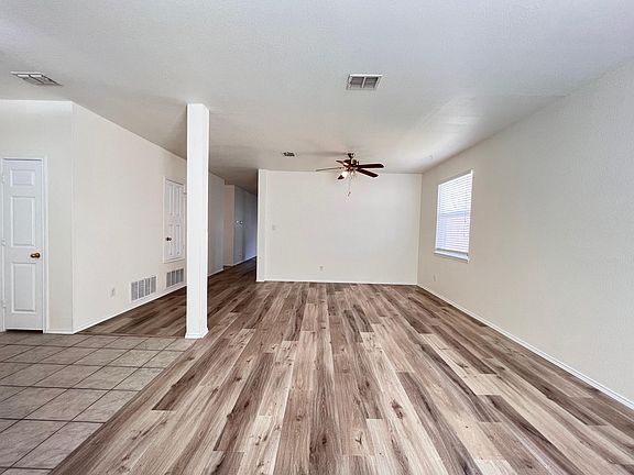 4th image of 2304 Pecan Dr