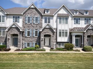 265 Fitzgerald Cir, Carol Stream, IL 60188