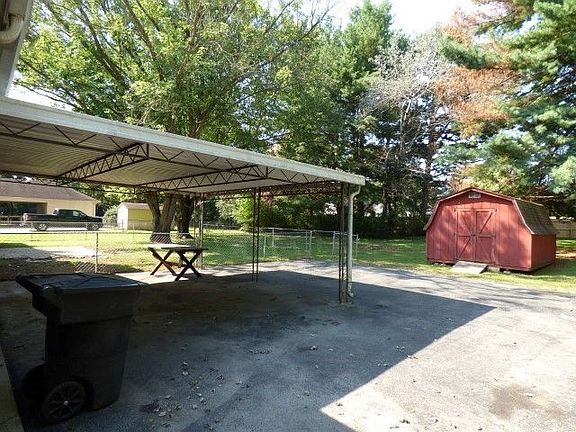 3rd image of 2411 Tinnell Ct