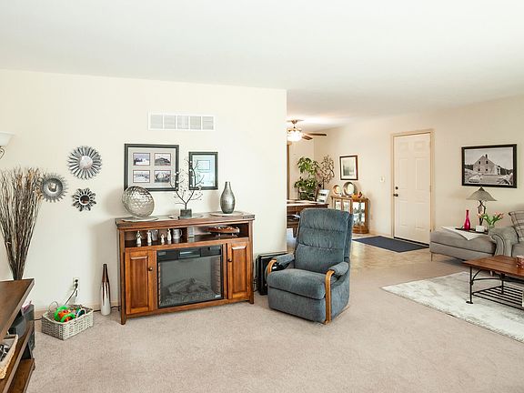 4th image of 5 Summit Drive