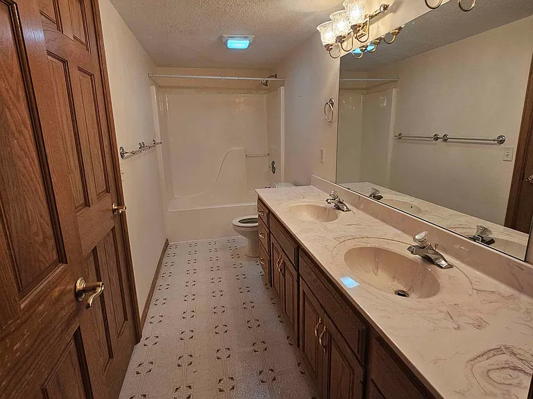 919 Baird Ln NE — Photo 8