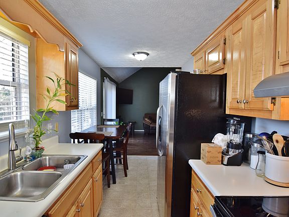 3rd image of 6130 Oak Hill Dr