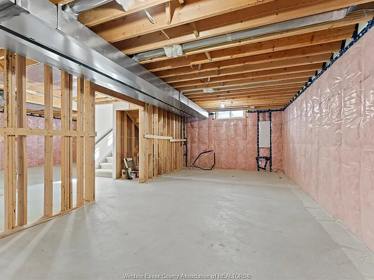 601 Holburn St — Photo 31