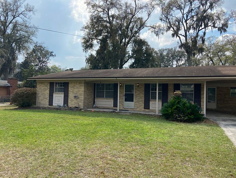 1st image of 2754 Woodland Dr
