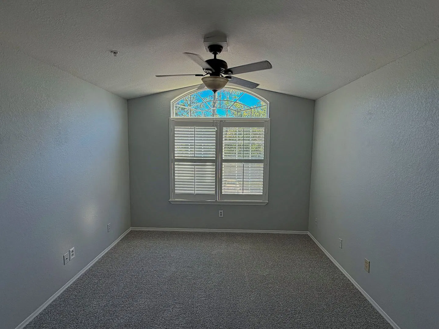 13810 Sutton Park Dr N — Photo 4