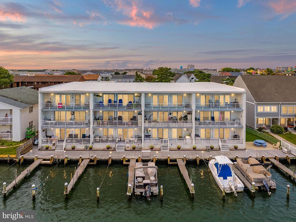 1st image of 405 Bayshore Dr Unit 304