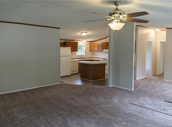 3rd image of 201 Sandy Creek Ct
