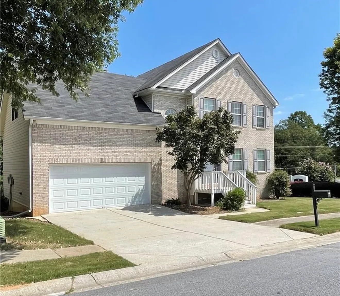 4 bed, 2.5 bath, 2548 sqft, $2,300 — Photo 1
