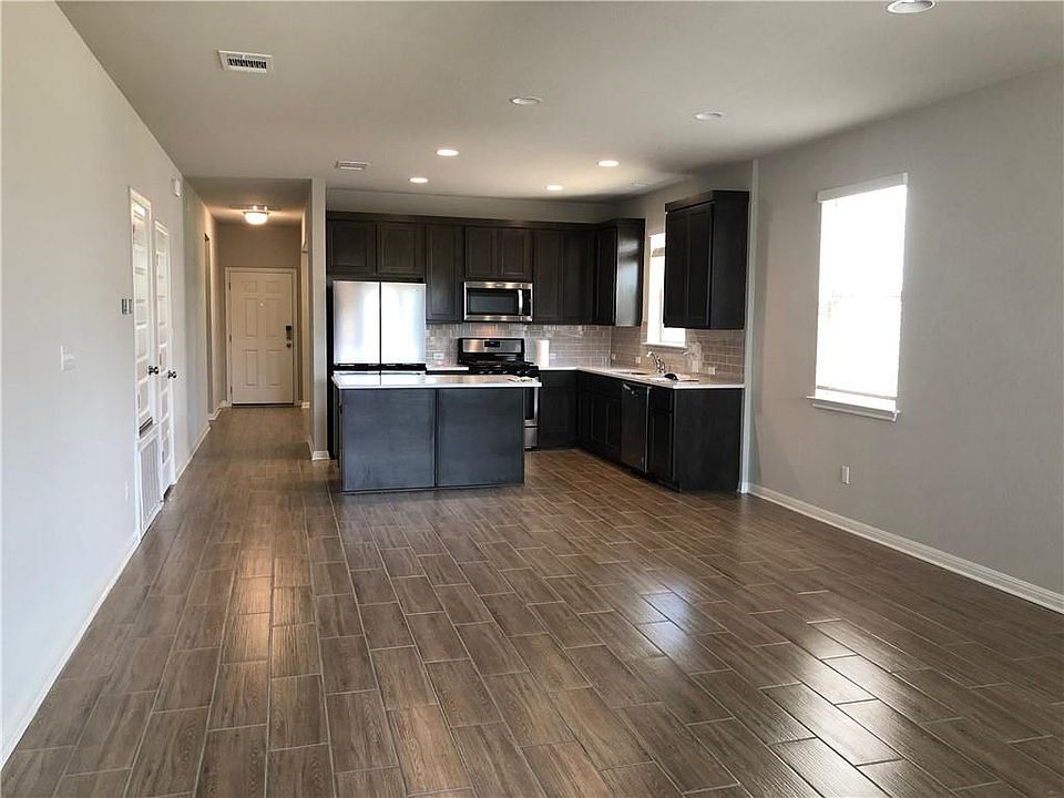 2nd image of 2553 Pecan Island Dr