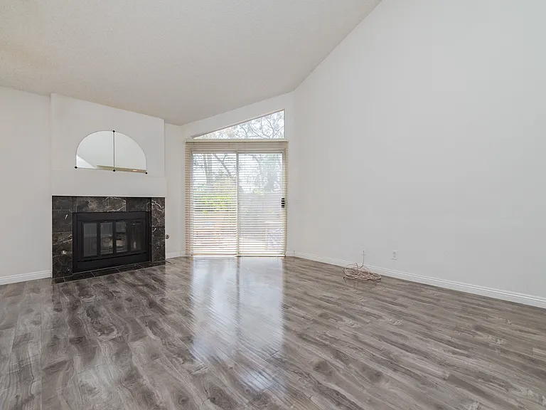 333 Stanford Ct — Photo 8