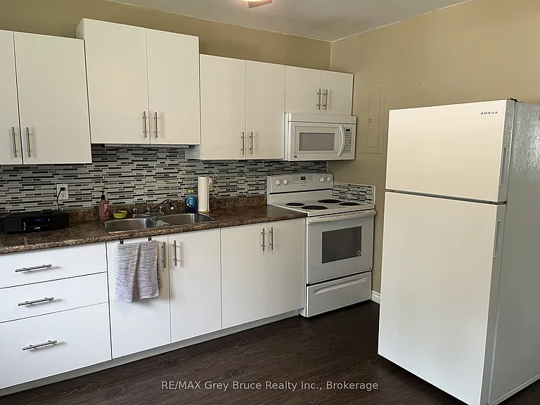 496 Elizabeth St #2 — Photo 4