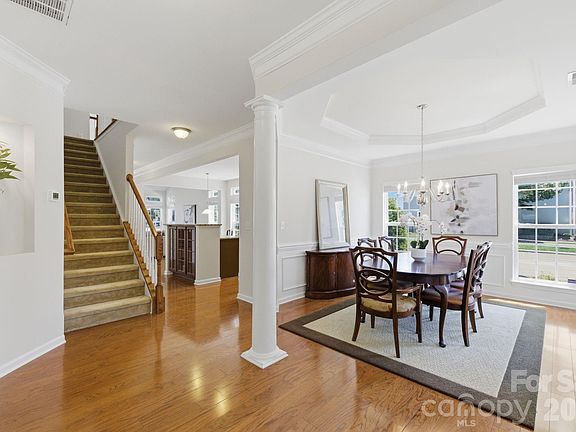 3rd image of 8304 Viewpoint Ln