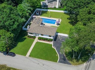 5 Collingwood Dr, Cranston, RI 02921