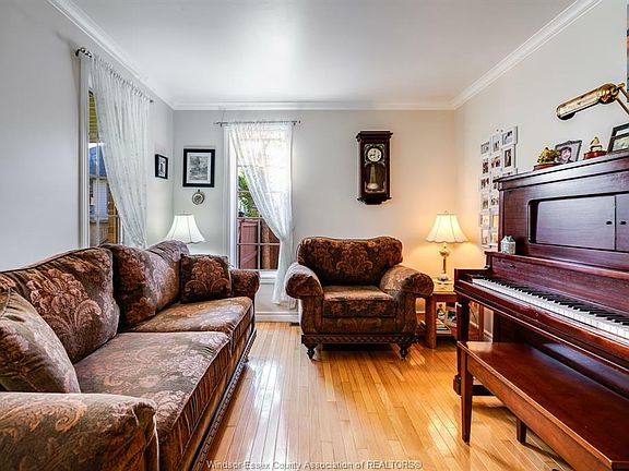 5th image of 66 Hanlan St S