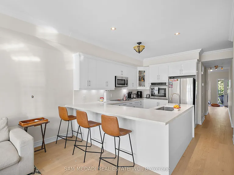 95 Kerr St W #2 — Photo 8