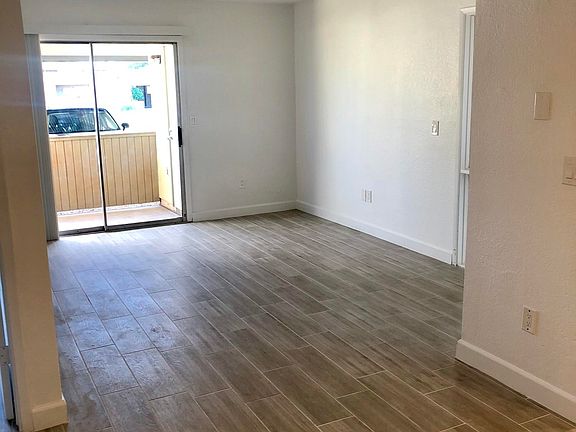 2nd image of 729 W Coolidge St #109