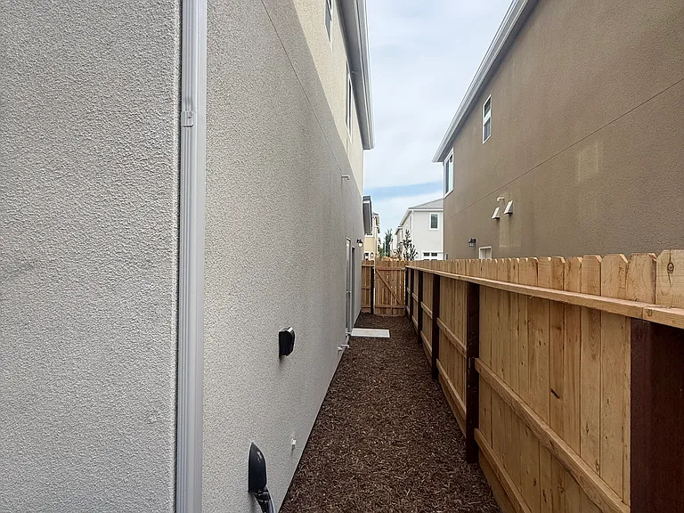 1519 Redbrick Ln — Photo 6