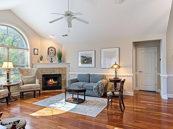 3rd image of 103 W Chelsea Court